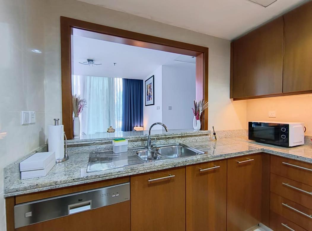 Trinity Holiday Homes - Standpoint Tower Downtown Дубай Экстерьер фото